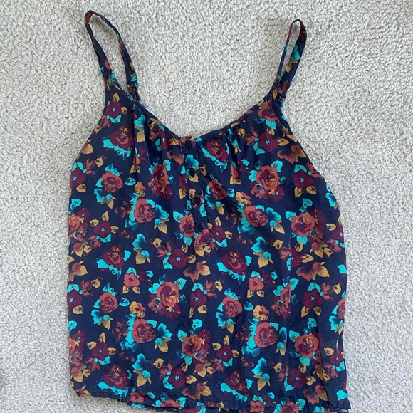 Heritage 1981 Tops - NWOT 🎉 Heritage 1981 Silky Floral Tank (M)
